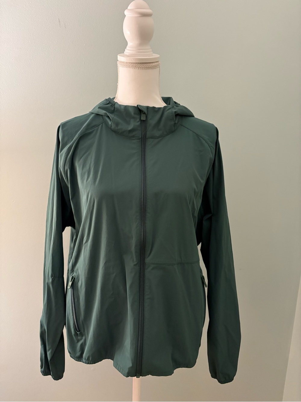 Women’s Vuori Renew Trainer Shell, Dark Green.